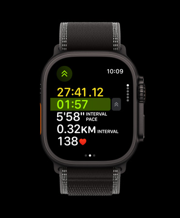 Apple Watch Ultra 3, musta värvi, titaanist korpus, Action-nupp käivitab rakenduses Workout järgmise intervalli