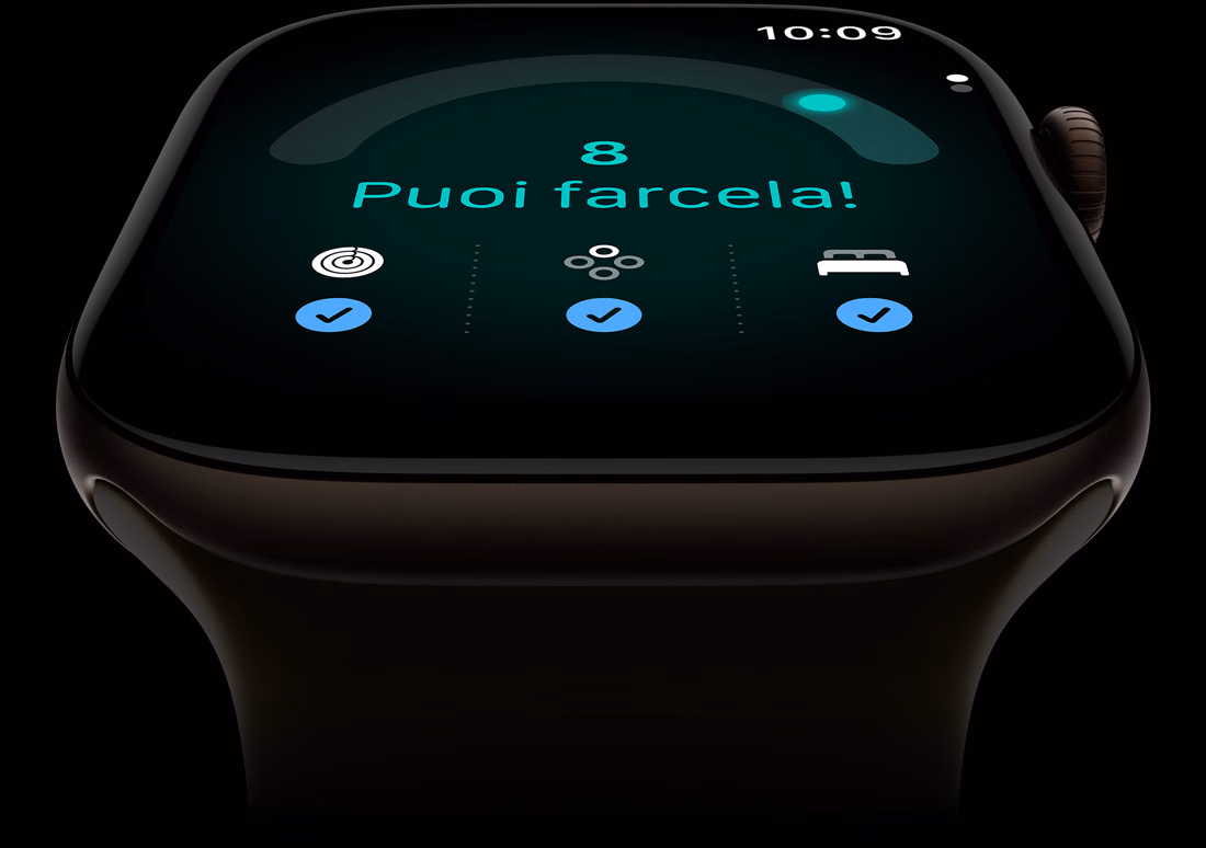 Apple Watch Series 12, cassa in alluminio color bronzo scuro, punteggio Preparazione di 8, lato destro, Digital Crown, cinturino Sport oliva