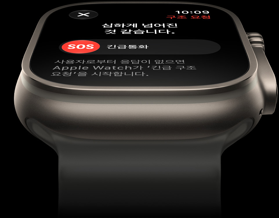 Apple&nbsp;Watch&nbsp;Ultra&nbsp;4, 내추럴 색상 티타늄 케이스, 트랜스루센트 그레이 색상 오션 밴드의 모습