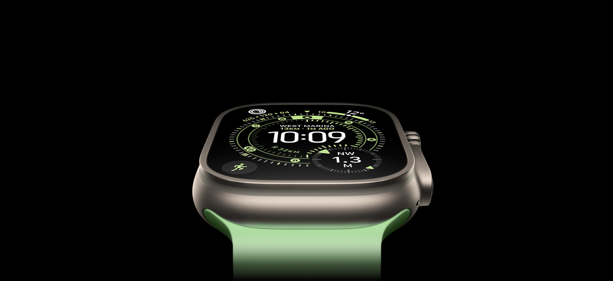 „Apple Watch Ultra 3“, natūralaus titano korpusas, kompasas orientavimosi ciferblate, neono žalios spalvos „Ocean“ dirželis