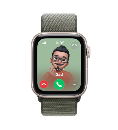 Apple Watch SE 3 med urkasse av aluminium i stjerneskinn viser innkommende anrop fra pappa, Memoji-kontaktbilde og knapper for å besvare og avvise anropet.