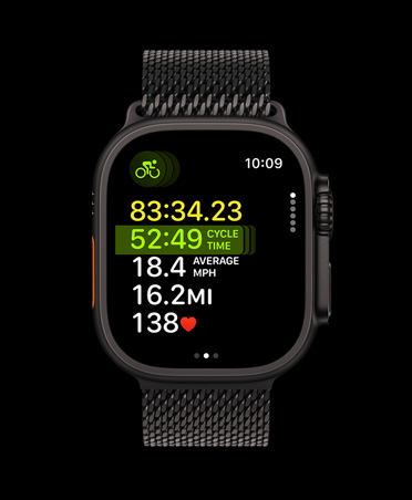 Apple Watch Ultra 3, warna hitam, casing titanium, Olahraga Campuran, tali jam, Loop Milan hitam