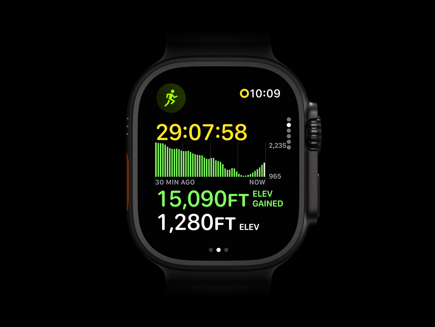 Apple Watch Ultra 4 med urkasse i sort titanium med træningstypen Løb udendørs, der viser en graf over opnået højde, Digital Crown og hævet sideknap i højre side, Ocean-rem i farven halvtransparent grå
