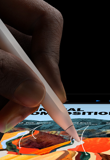 Close de um Apple Pencil na mão, desenhando na tela do iPad