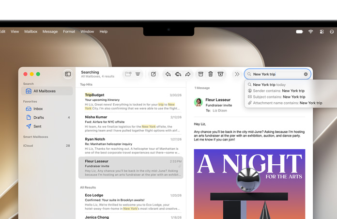 Die Mail App ist auf einem MacBook Bildschirm geöffnet, E-Mails zu einer Reise nach New York sind aufgelistet, die Wörter «New York» und «Reise» sind gelb hervorgehoben, wo sie in jeder E-Mail vorkommen